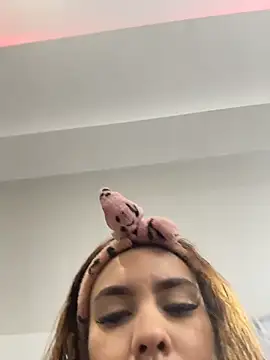 Alahiaa  online show from 11/22/25, 12:42