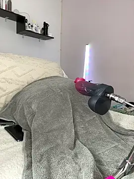 Snapshot of darkdesire_01 chatting on 12/14/25, 02:17 darkdesire 01 online show from 12/14/25, 02:17