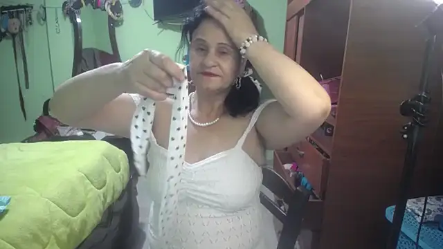 Snapshot of jazmin_mature_ chatting on 11/29/25, 12:41 jazmin mature online show from 11/29/25, 12:41