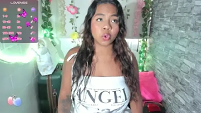 naty jhonsom  online show from 12/04/25, 09:12