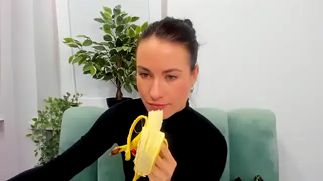 LeiilaBloom online show from 01/19/25, 12:39