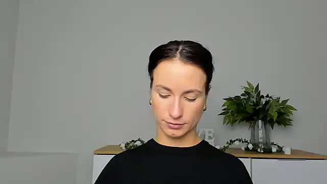 LeiilaBloom online show from 01/28/25, 05:14