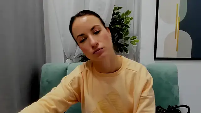 LeiilaBloom online show from 02/06/25, 11:43