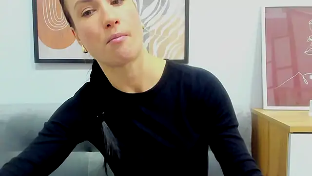 LeiilaBloom online show from 02/11/25, 09:31