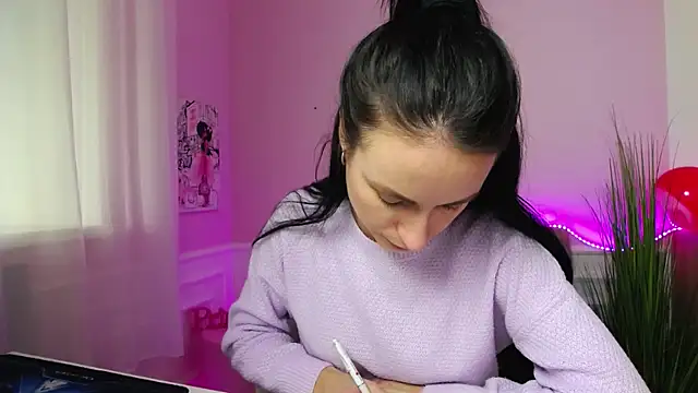 LeiilaBloom online show from 02/15/25, 04:34