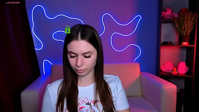 Snapshot of flora_ri chatting on 11/14/25, 10:58 flora ri online show from 11/14/25, 10:58