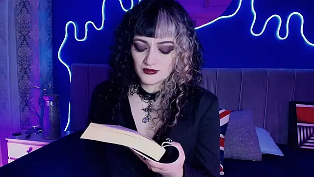 JeanneSabatier online show from 06/06/26, 07:40
