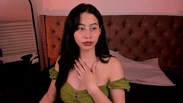 Snapshot of hannah_brady chatting on 03/12/25, 12:10 hannah brady online show from 03/12/25, 12:10