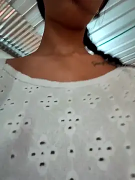 Snapshot of Zoe_Sweett18 chatting on 11/06/25, 12:28 Zoe Sweett18 online show from 11/06/25, 12:28