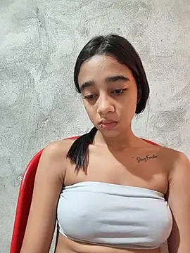 Snapshot of Zoe_Sweett18 chatting on 12/04/25, 12:36 Zoe Sweett18 online show from 12/04/25, 12:36