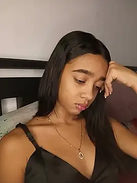 Zoe Sweett18 online show from 07/10/26, 12:30