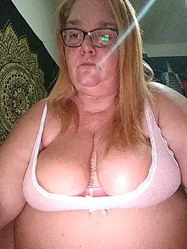Snapshot of diosacurvy1984 chatting on 10/23/25, 09:02 diosacurvy1984 online show from 10/23/25, 09:02