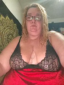 Snapshot of diosacurvy1984 chatting on 11/02/25, 06:32 diosacurvy1984 online show from 11/02/25, 06:32