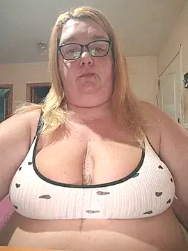 Snapshot of diosacurvy1984 chatting on 11/10/25, 07:51 diosacurvy1984 online show from 11/10/25, 07:51