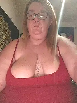 Snapshot of diosacurvy1984 chatting on 11/14/25, 10:51 diosacurvy1984 online show from 11/14/25, 10:51