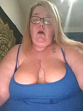 Snapshot of diosacurvy1984 chatting on 11/18/25, 11:15 diosacurvy1984 online show from 11/18/25, 11:15