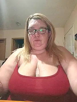 Snapshot of diosacurvy1984 chatting on 12/05/25, 08:01 diosacurvy1984 online show from 12/05/25, 08:01