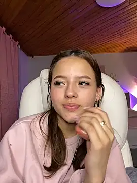 Snapshot of Sofia18_pinkk chatting on 02/23/25, 01:24 Sofia18 pinkk online show from 02/23/25, 01:24