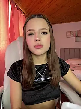 Snapshot of Sofia18_pinkk chatting on 02/28/25, 09:23 Sofia18 pinkk online show from 02/28/25, 09:23