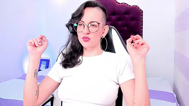 Snapshot of ana_liebert chatting on 02/12/25, 03:16 ana liebert online show from 02/12/25, 03:16