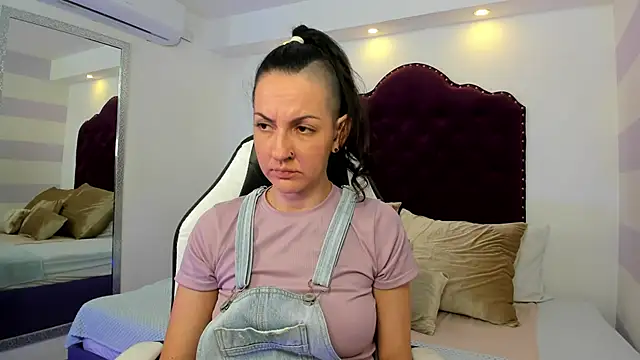 Snapshot of ana_liebert chatting on 03/10/25, 02:26 ana liebert online show from 03/10/25, 02:26