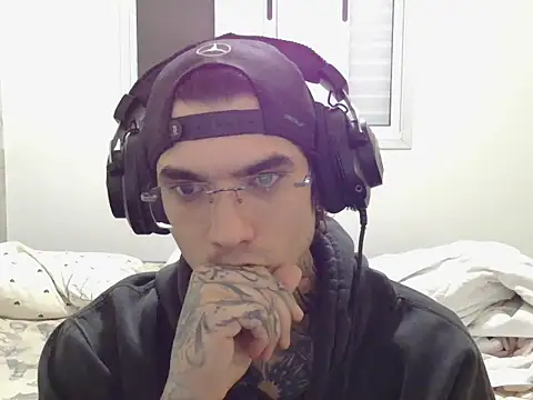 Snapshot of smokingink chatting on 04/29/26, 11:33 smokingink online show from 04/29/26, 11:33