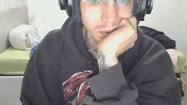 Snapshot of smokingink chatting on 05/17/26, 07:32 smokingink online show from 05/17/26, 07:32