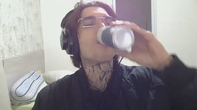 Snapshot of smokingink chatting on 06/11/26, 12:54 smokingink online show from 06/11/26, 12:54