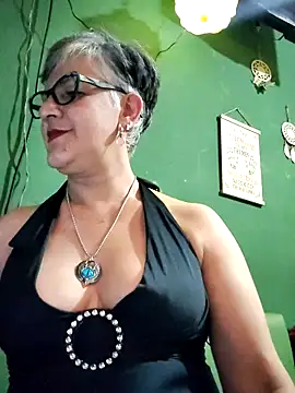 ilonna2025 online show from 10/15/25, 11:38