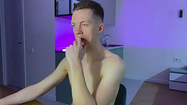 Snapshot of max_shy chatting on 03/19/25, 12:23 max shy online show from 03/19/25, 12:23