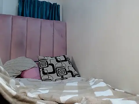 Snapshot of Hazel-nutt chatting on 02/25/25, 06:25 Hazel-nutt online show from 02/25/25, 06:25