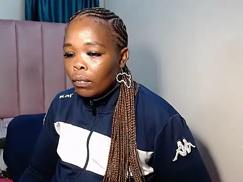 Snapshot of Hazel-nutt chatting on 03/15/25, 06:36 Hazel-nutt online show from 03/15/25, 06:36