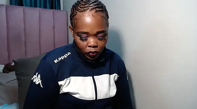 Snapshot of Hazel-nutt chatting on 03/19/25, 04:03 Hazel-nutt online show from 03/19/25, 04:03