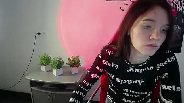 Liana Ray online show from 02/19/25, 06:33