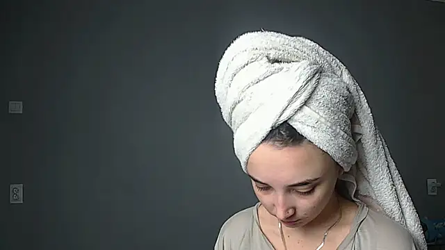 Eva Gloryy online show from 10/10/25, 09:41