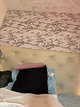 Lili  taylor online show from 10/04/25, 12:30