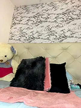 Lili  taylor online show from 10/05/25, 03:49