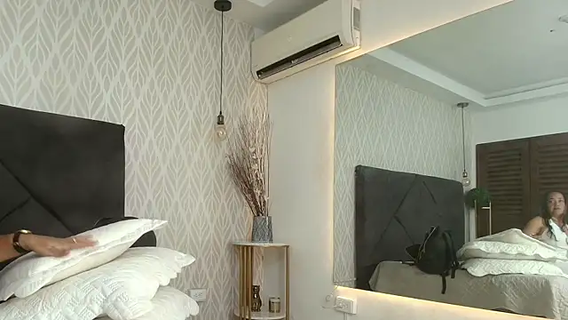 Snapshot of lorena_medina chatting on 02/08/25, 10:40 lorena medina online show from 02/08/25, 10:40