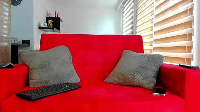 Snapshot of dereckgreen chatting on 11/15/25, 02:24 dereckgreen online show from 11/15/25, 02:24