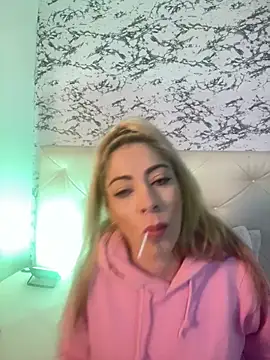 Snapshot of viktoria_davis_ chatting on 02/07/25, 10:20 viktoria davis online show from 02/07/25, 10:20
