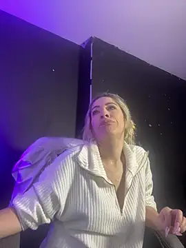 Snapshot of viktoria_davis_ chatting on 03/05/25, 01:42 viktoria davis online show from 03/05/25, 01:42