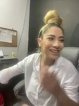 Snapshot of viktoria_davis_ chatting on 03/14/25, 10:16 viktoria davis online show from 03/14/25, 10:16