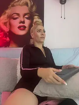 viktoria davis  online show from 06/04/26, 01:11