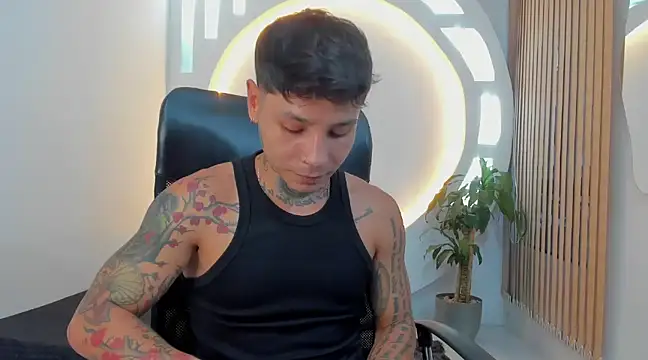 Snapshot of tattokoi chatting on 01/17/25, 10:56 tattokoi online show from 01/17/25, 10:56