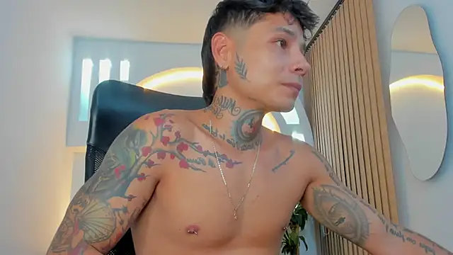 Snapshot of tattokoi chatting on 01/18/25, 05:10 tattokoi online show from 01/18/25, 05:10