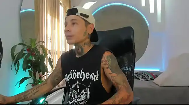 Snapshot of tattokoi chatting on 03/01/25, 05:38 tattokoi online show from 03/01/25, 05:38