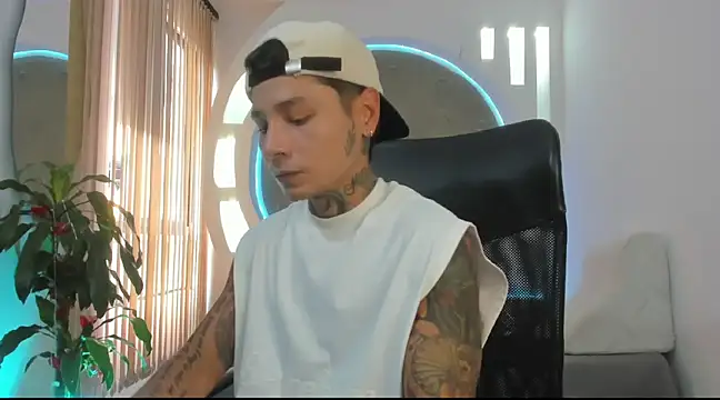 Snapshot of tattokoi chatting on 03/02/25, 07:02 tattokoi online show from 03/02/25, 07:02