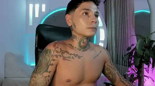 Snapshot of tattokoi chatting on 03/11/25, 11:04 tattokoi online show from 03/11/25, 11:04