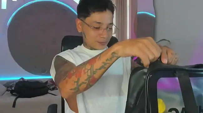 Snapshot of tattokoi chatting on 03/12/25, 07:17 tattokoi online show from 03/12/25, 07:17