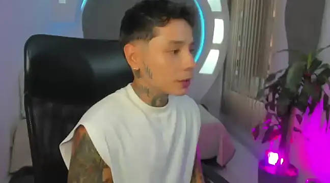 Snapshot of tattokoi chatting on 03/13/25, 08:54 tattokoi online show from 03/13/25, 08:54